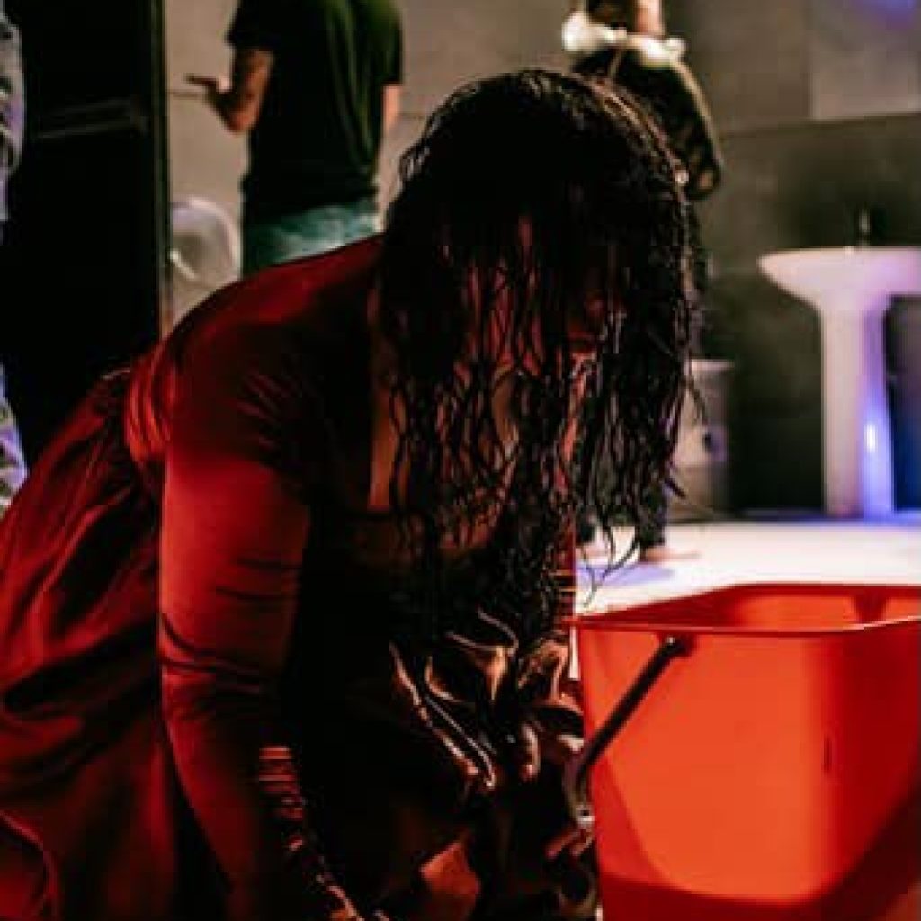 Cena da peça Apneia, de Luis Araujo.